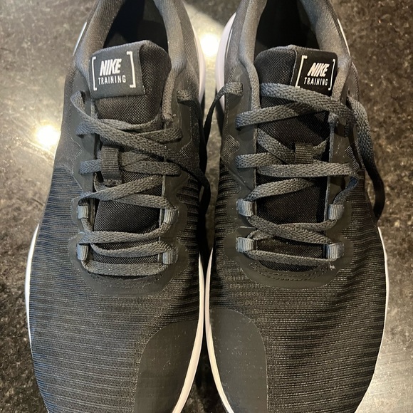 Mens NIKE athletic shoes - Picture 2 of 3